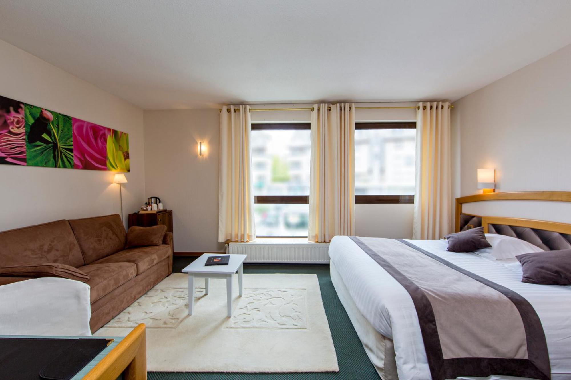 Junior Suite with Queen Bed and Sofa Bed - Non-Smoking,1279280830:JPEG